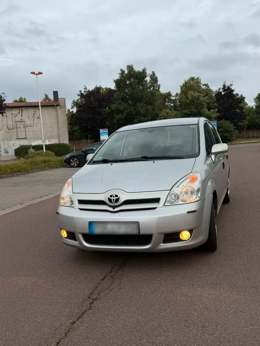 Gebraucht Toyota Corolla Verso 125 PS (91 kW) 2006 Silber Van / Kleinbus