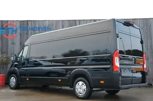 Gebraucht Peugeot Boxer 165 PS (121 kW) 2021 Schwarz Van