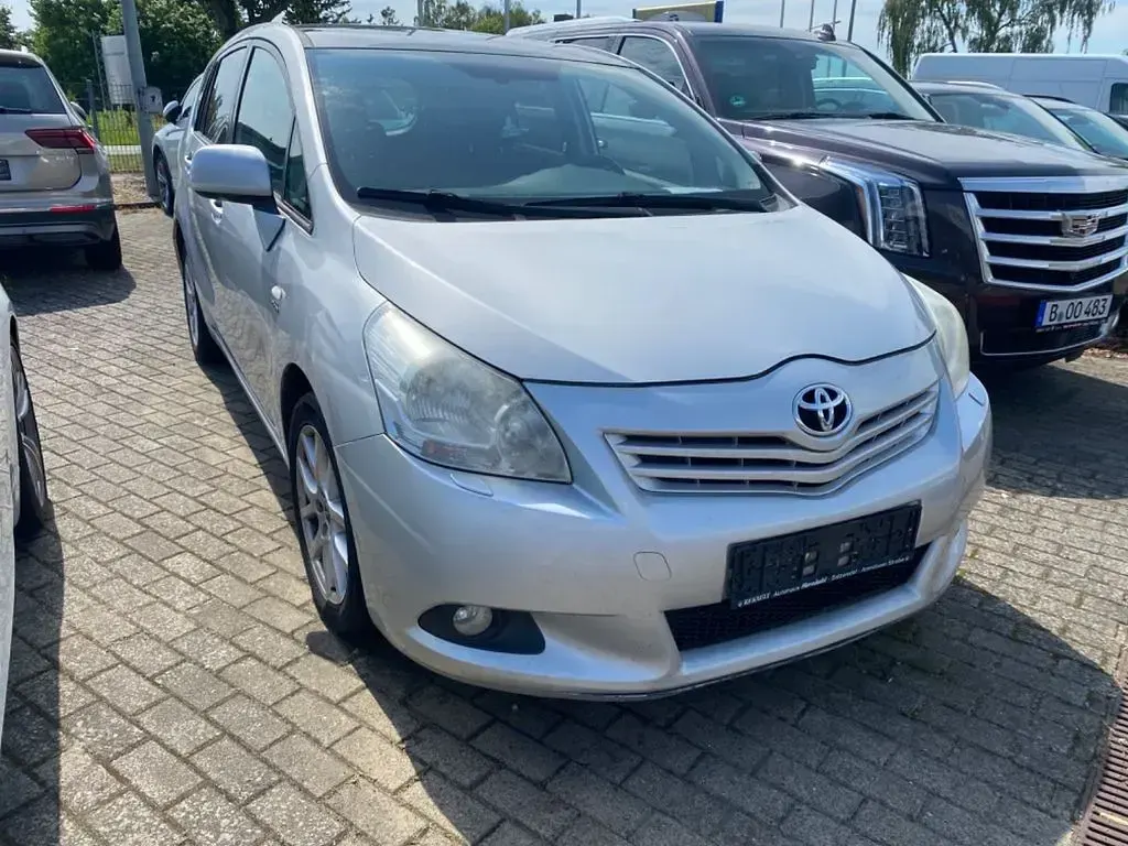 Gebraucht Toyota Verso Executive 177 PS (130 kW) 2009 Silber Van / Kleinbus