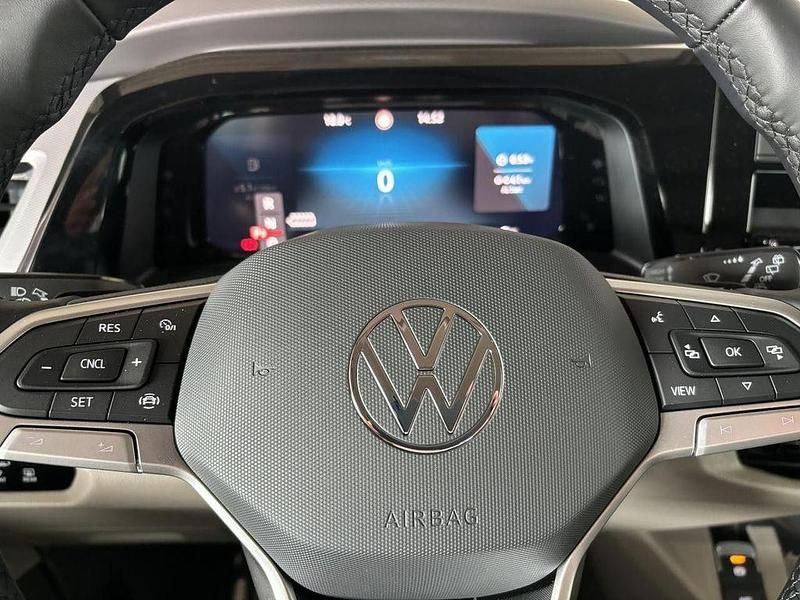 Gebraucht VW Multivan 150 PS (110 kW) 2024 Deep black perleffekt Van