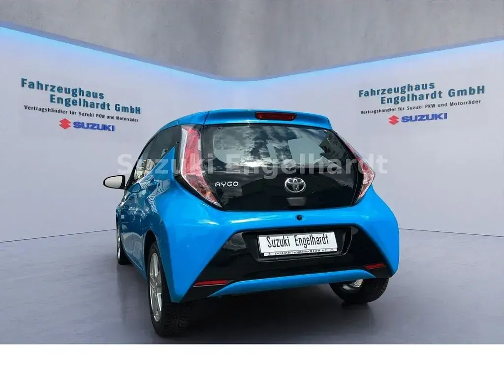 Gebraucht Toyota Aygo X-wave 69 PS (50 kW) 2017 Blau Kleinwagen