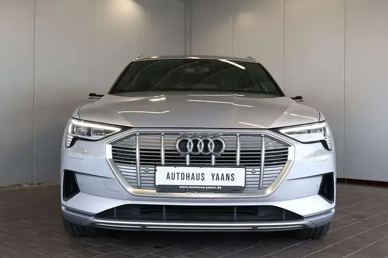Gebraucht Audi e-tron 300 kW (408 PS) 2022 Silber SUV