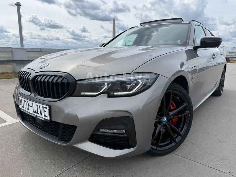 Grau Gebraucht 2022 BMW 330e M Sport Limousine | 29.990 € (Fairer Preis) - Bild 1/4