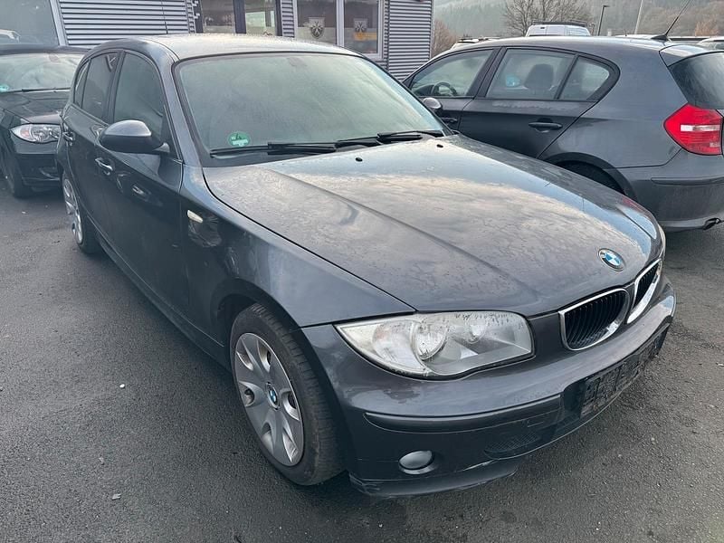 Grau Gebraucht 2005 BMW 118 Kleinwagen | 999 € (Superpreis) - Bild 1/4