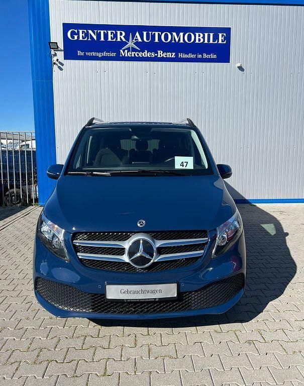 Gebraucht Mercedes V220 163 PS (119 kW) 2021 Blau Van / Kleinbus