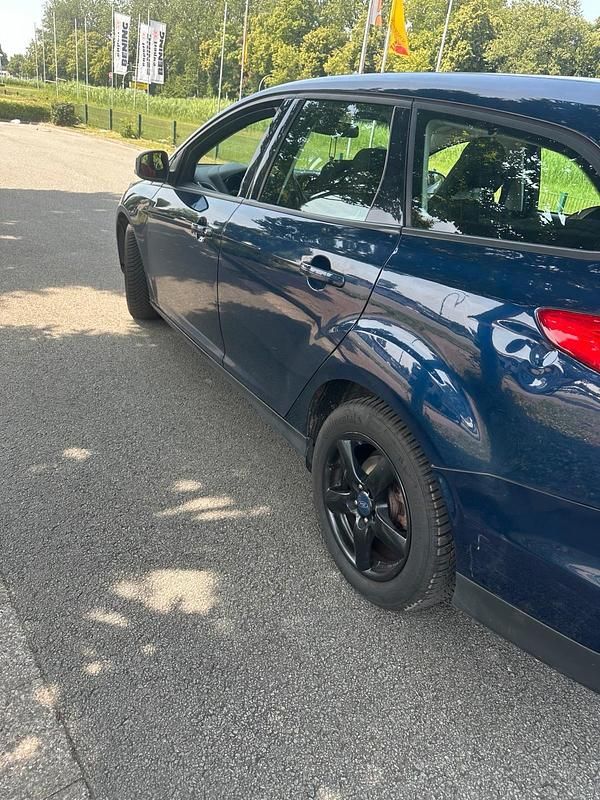 Gebraucht Ford Focus 115 PS (84 kW) 2013 Blau Kombi