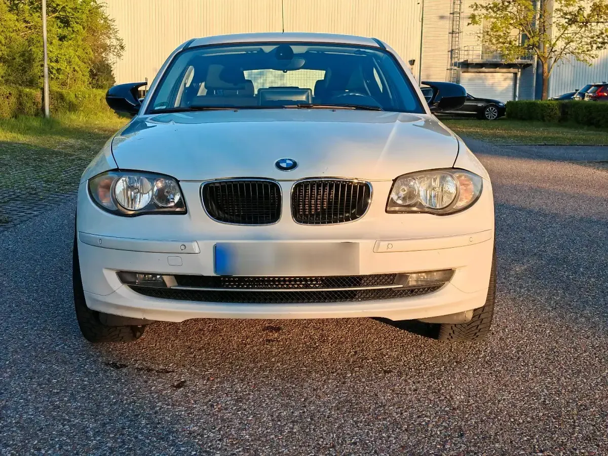 Gebraucht BMW 116 2011 Weiß Kleinwagen