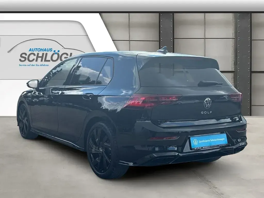 Gebraucht VW Golf VIII R-line 150 PS (110 kW) 2024 Grenadillschwarz metallic (metallic) Limousine