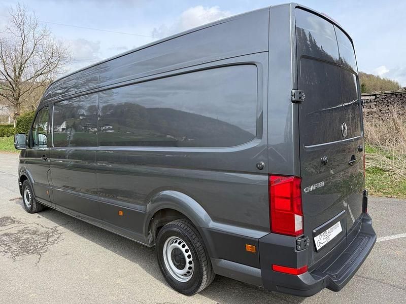 Gebraucht VW Crafter 140 PS (102 kW) 2022 Grau Van