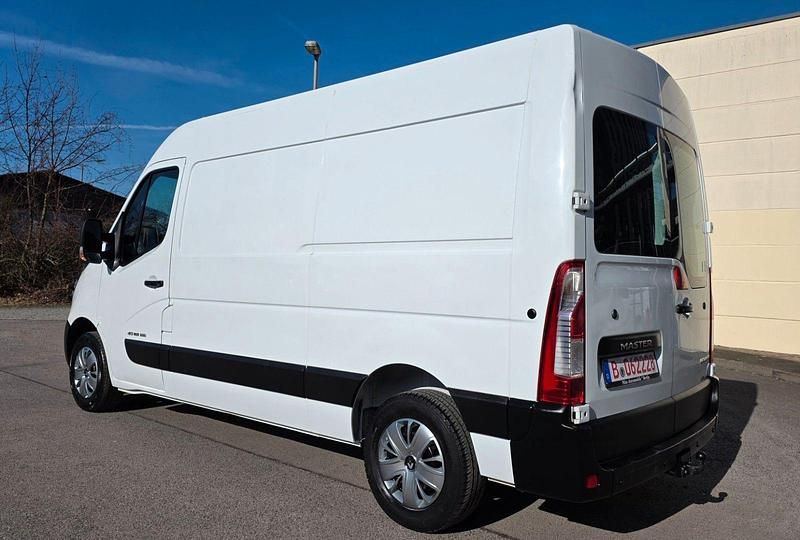 Second-hand Renault Master 163 CP (119 kW) 2015 Alb Van