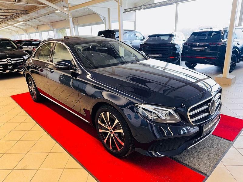 Gebraucht Mercedes E300 194 PS (142 kW) 2019 Blau Limousine