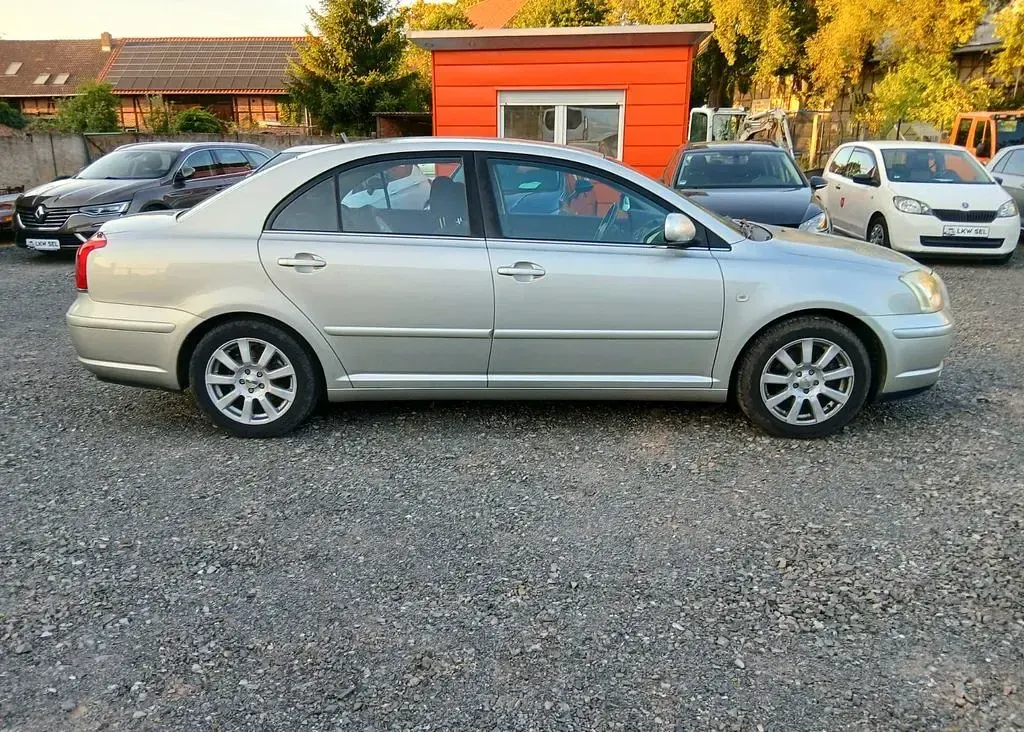 Gebraucht Toyota Avensis Sol 129 PS (94 kW) 2005 Silber Limousine