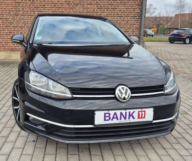 Deep black perleffekt Gebraucht 2017 VW Golf VII Sound Kleinwagen | 12.490 € (Guter Preis) - Bild 1/4