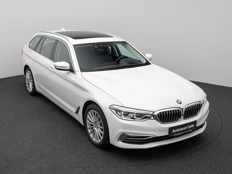 Gebraucht BMW 520 Luxury Line 190 PS (139 kW) 2019 Mineralweiss metallica96schwarz Limousine