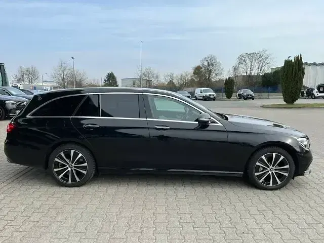 Gebraucht Mercedes E300 Avantgarde 306 PS (225 kW) 2022 Lack obsidianschwarz Kombi