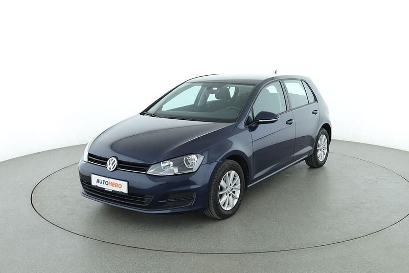 Blau Gebraucht 2017 VW Golf VII Trendline Limousine | 12.430 € (Fairer Preis) - Bild 1/3