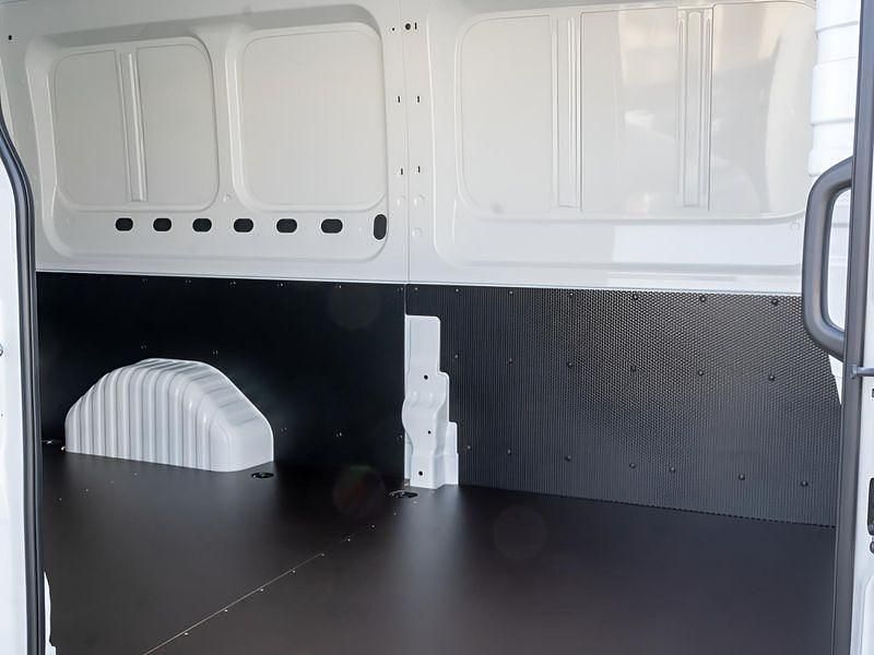 Neu Maxus V90 148 PS (108 kW) 2025 Weiß Van