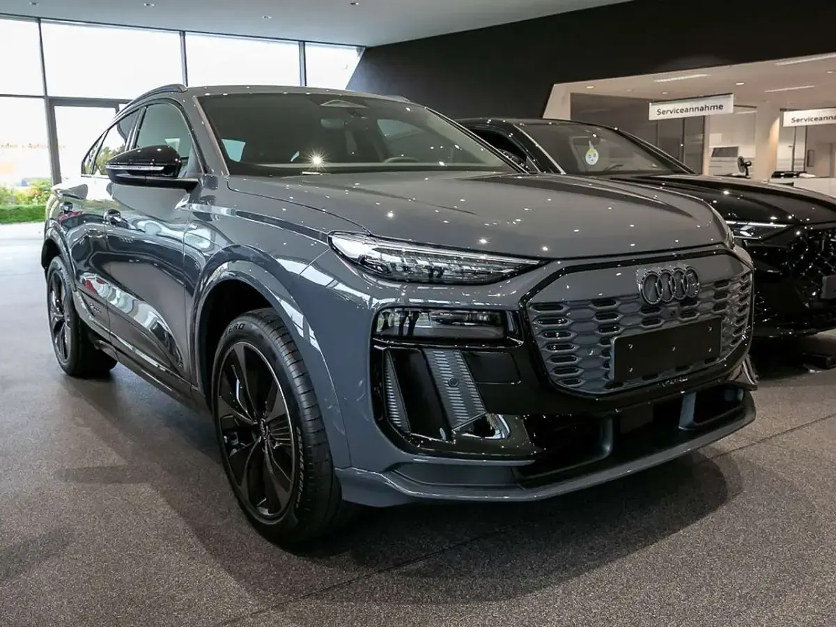 Gebraucht Audi Q6 Sportback e-tron S-Line 284 kW (387 PS) 2025 Grau SUV
