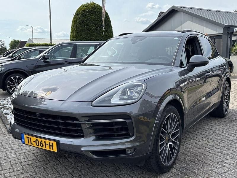 Grau Gebraucht 2018 Porsche Cayenne SUV | 30.950 € (Superpreis) - Bild 1/4