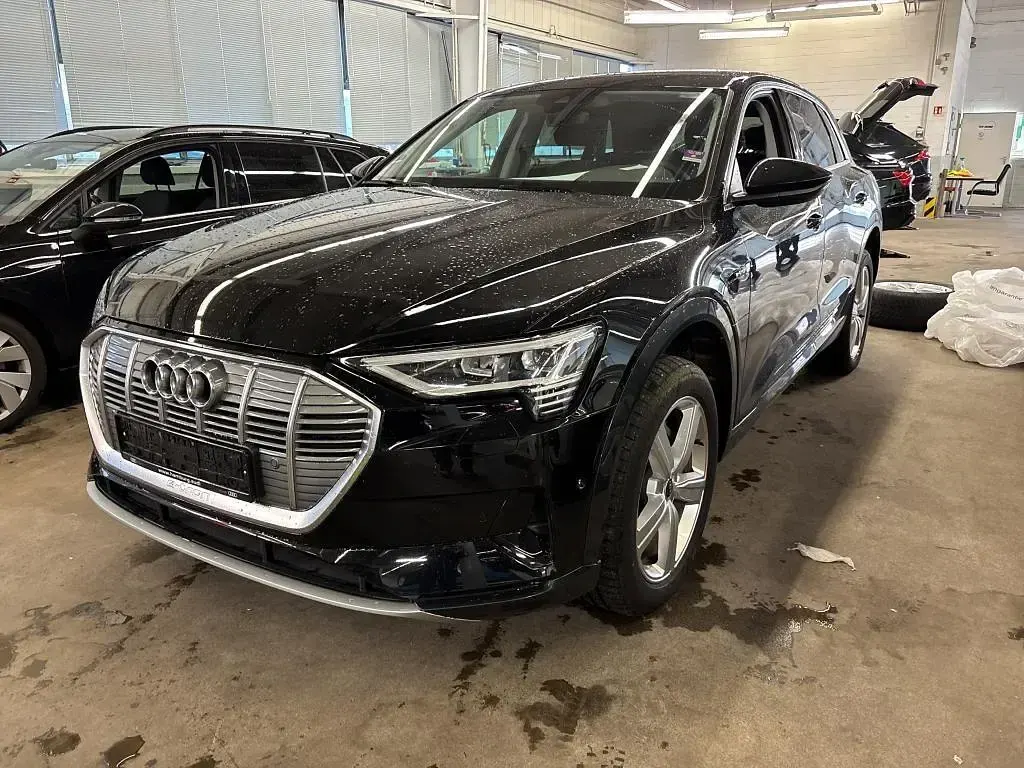 Second-hand Audi e-tron Advanced 300 kW (408 CP) 2022 Negru SUV