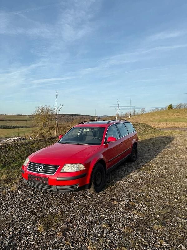 Rot Gebraucht 2004 VW Passat Comfortline Kombi | 1.300 € (Guter Preis) - Bild 1/4