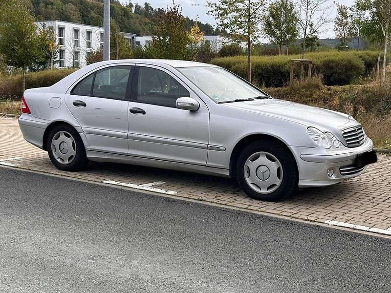 Gebraucht Mercedes C180 143 PS (105 kW) 2005 Brillantsilber  metalliclack Limousine