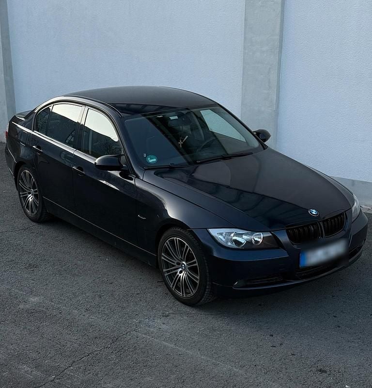 Blau Gebraucht 2006 BMW 320 Limousine | 3.999 € (Fairer Preis) - Bild 1/4