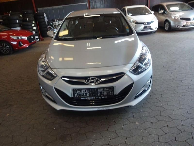 Silber Gebraucht 2014 Hyundai i40 Comfort Limousine | 4.500 € (Guter Preis) - Bild 1/4