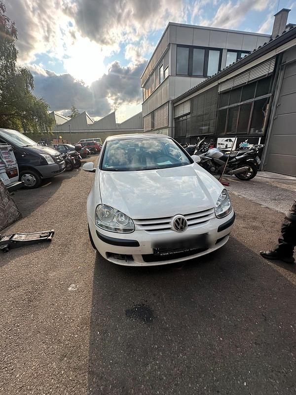 Weiß Gebraucht 2004 VW Golf V Coupé | 2.250 € (Fairer Preis) - Bild 1/4