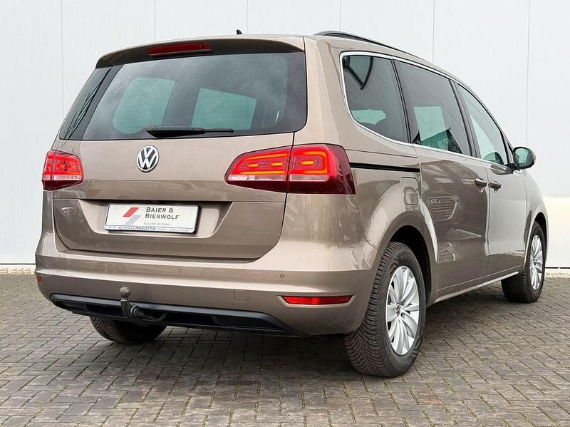 Gebraucht VW Sharan Comfortline 150 PS (110 kW) 2016 Gold Van / Kleinbus