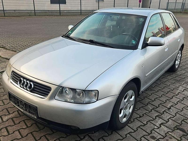Silber Gebraucht 2002 Audi A3 Ambiente Limousine | 4.700 € (Teuer) - Bild 1/4