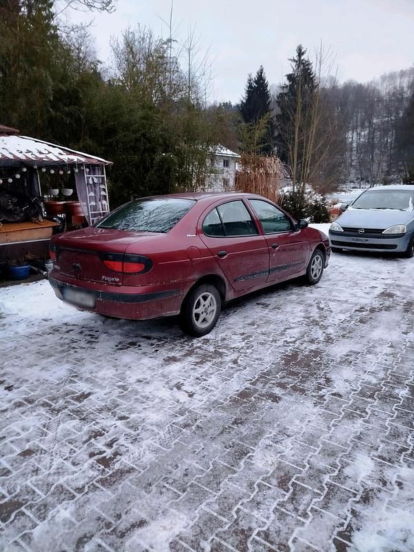 Gebraucht Renault Mégane 90 PS (66 kW) 1997 Rot Limousine