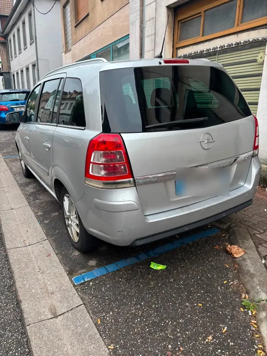 Gebraucht Opel Zafira 125 PS (91 kW) 2012 Silber Van / Kleinbus