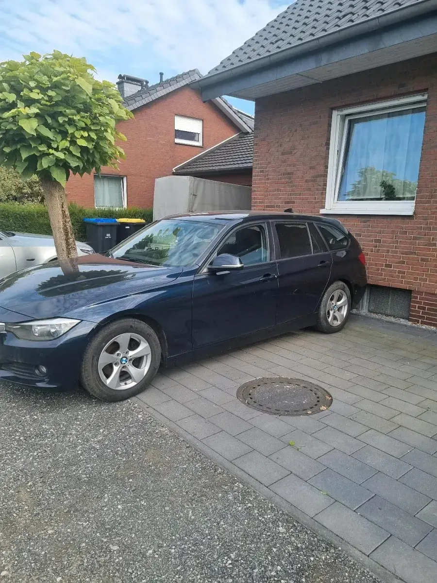 Gebraucht BMW 320 163 PS (119 kW) 2013 Blau Kombi