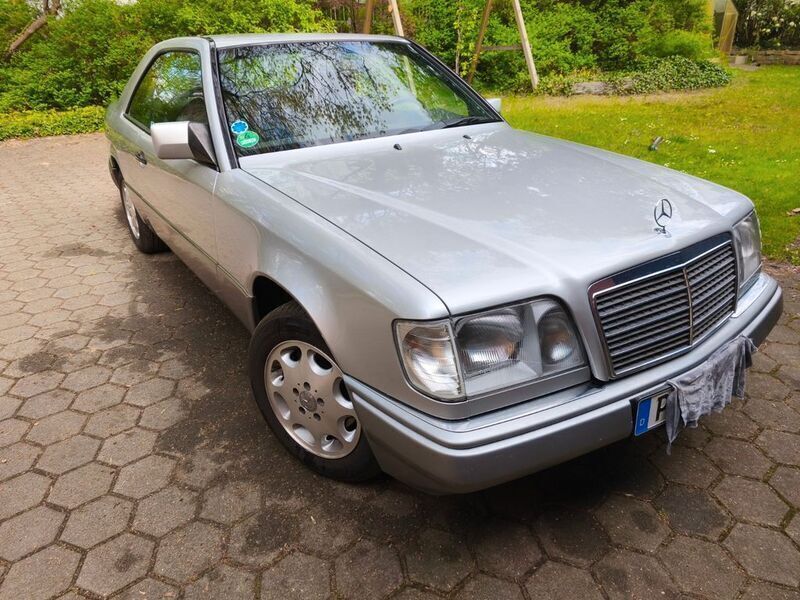 Gebraucht Mercedes E220 150 PS (110 kW) 1994 Silber Coupé