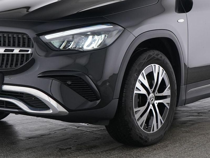 Second-hand Mercedes GLA250 163 CP (119 kW) 2025 Negru SUV