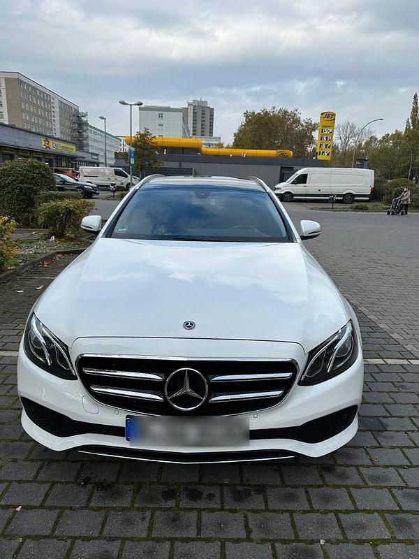 Weiß Gebraucht 2019 Mercedes E200 Kombi | 20.100 € (Fairer Preis) - Bild 1/4