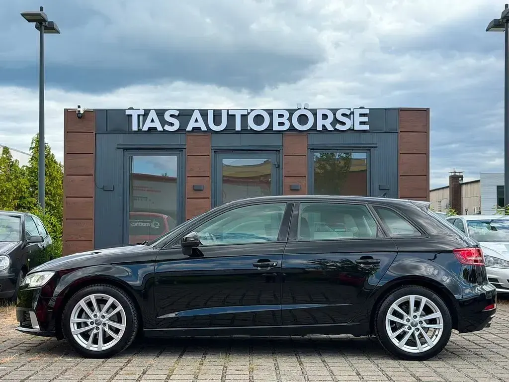 Gebraucht Audi A3 Sport 116 PS (85 kW) 2017 Schwarz Limousine
