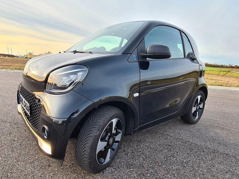 Schwarz Gebraucht 2023 Smart ForTwo Electric Drive Passion Exclusive Kleinwagen | 15.800 € (Fairer Preis) - Bild 1/4
