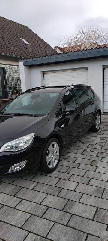 Gebraucht Opel Astra Design Edition 116 PS (85 kW) 2011 Schwarz Kombi