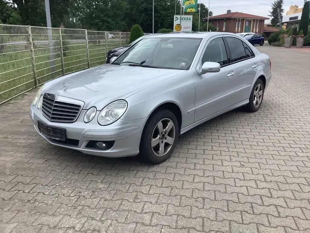 Gebraucht Mercedes E200 136 PS (100 kW) 2006 Silber Limousine