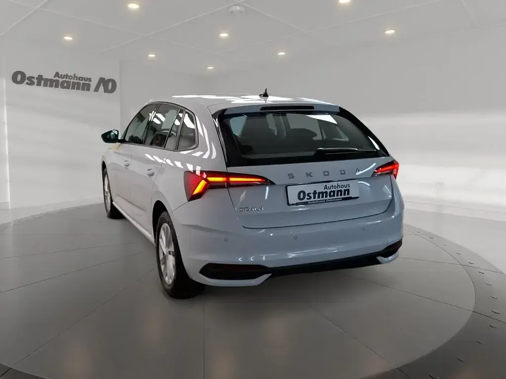 Gebraucht Skoda Scala Selection 116 PS (85 kW) 2025 Moonweiss metallic Kleinwagen