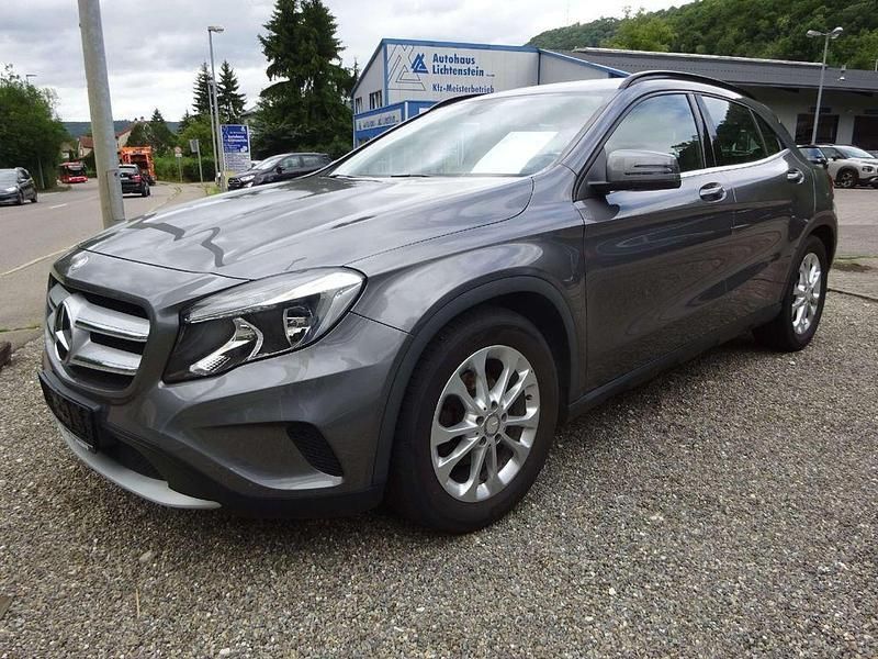 Grau Gebraucht 2014 Mercedes GLA200 SUV | 13.390 € (Fairer Preis) - Bild 1/4