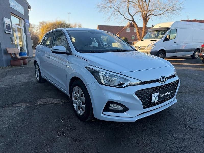 Gebraucht Hyundai i20 84 PS (61 kW) 2019 Blau Limousine