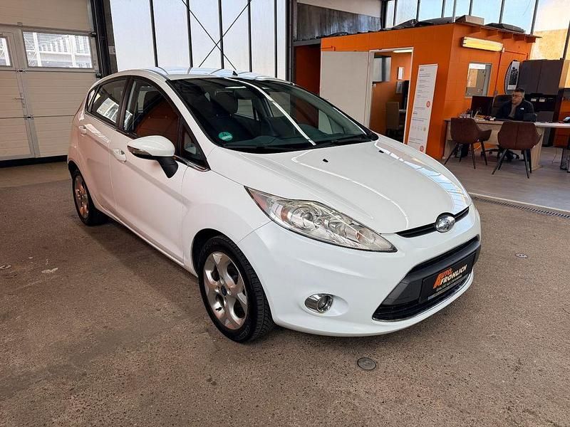 Gebraucht Ford Fiesta Titanium 90 PS (66 kW) 2008 Weiß Kleinwagen