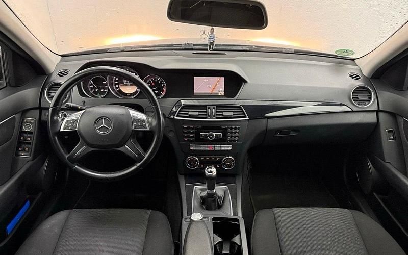 Second-hand Mercedes C180 156 CP (114 kW) 2011 Negru Berlinǎ