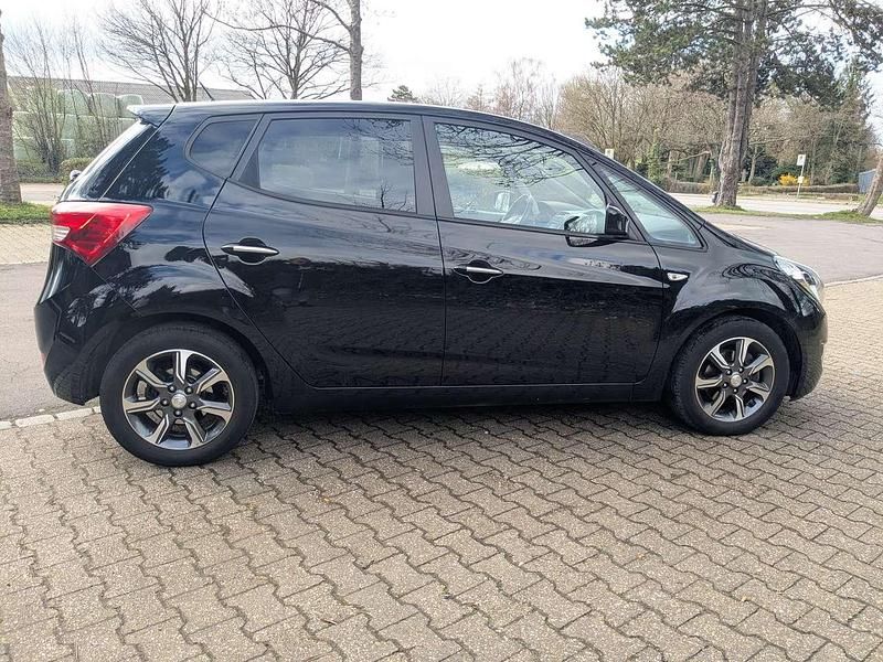 Gebraucht Hyundai i20 Space 90 PS (66 kW) 2018 Schwarz Limousine