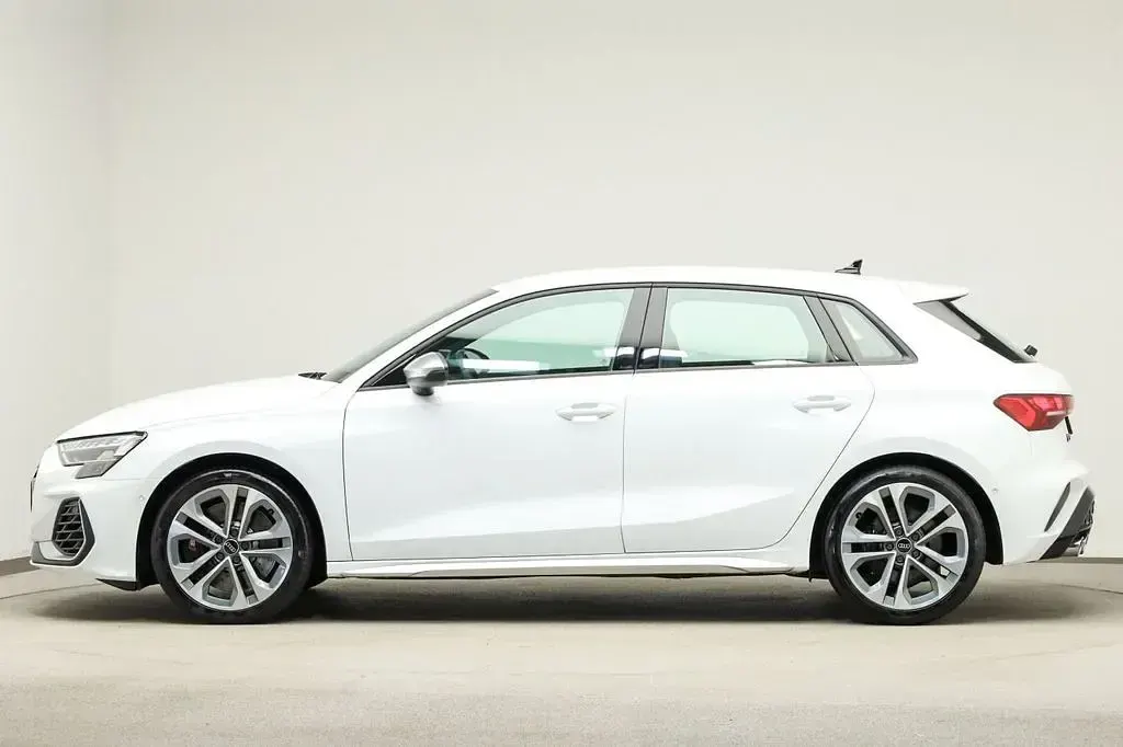 Gebraucht Audi S3 Ambiente 333 PS (244 kW) 2025 Arkonaweiß Limousine