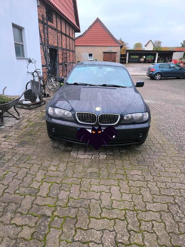Blau Gebraucht 2004 BMW 318 Kombi | 2.000 € (Fairer Preis) - Bild 1/4