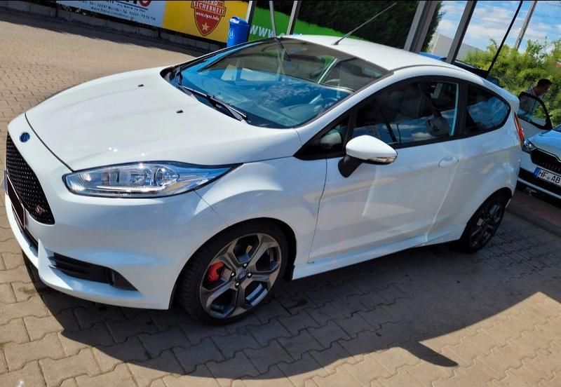Gebraucht Ford Fiesta ST 182 PS (133 kW) 2016 Weiß Kleinwagen